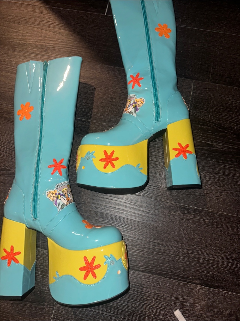 Dollskill x Scooby Doo The Mystery Machine Platform Boots - Picture 4 of 5